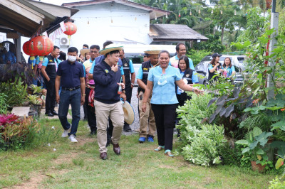 รองอธิบดีกรมส่งเสริมสหกรณ์ ลงพื้นที่เยี่ยมชมแปลงเกษตรของ ... พารามิเตอร์รูปภาพ 1