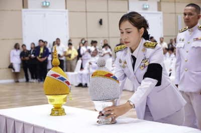 ร่วมพิธีถวายพระพรชัยมงคล เนื่องในโอกาสวันเฉลิมพระชนมพรรษา ... พารามิเตอร์รูปภาพ 1